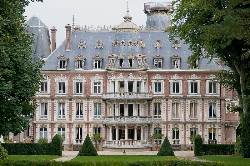 Bretagne 09-2012 D35_3175 als Smart-Objekt-1 Kopie.jpg - Ein verlassenes Landhaus mit eingeworfenen Fensterscheiben. Schon fast gespenstisch 